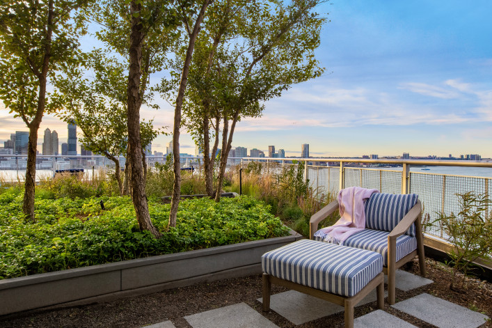 The shared roofdeck on top of the Manhattan co-op building at 20 River Terrace, dubbed "The Solaire." The shared roofdeck on top of the Manhattan co-op building at 20 River Terrace, dubbed "The Solaire."